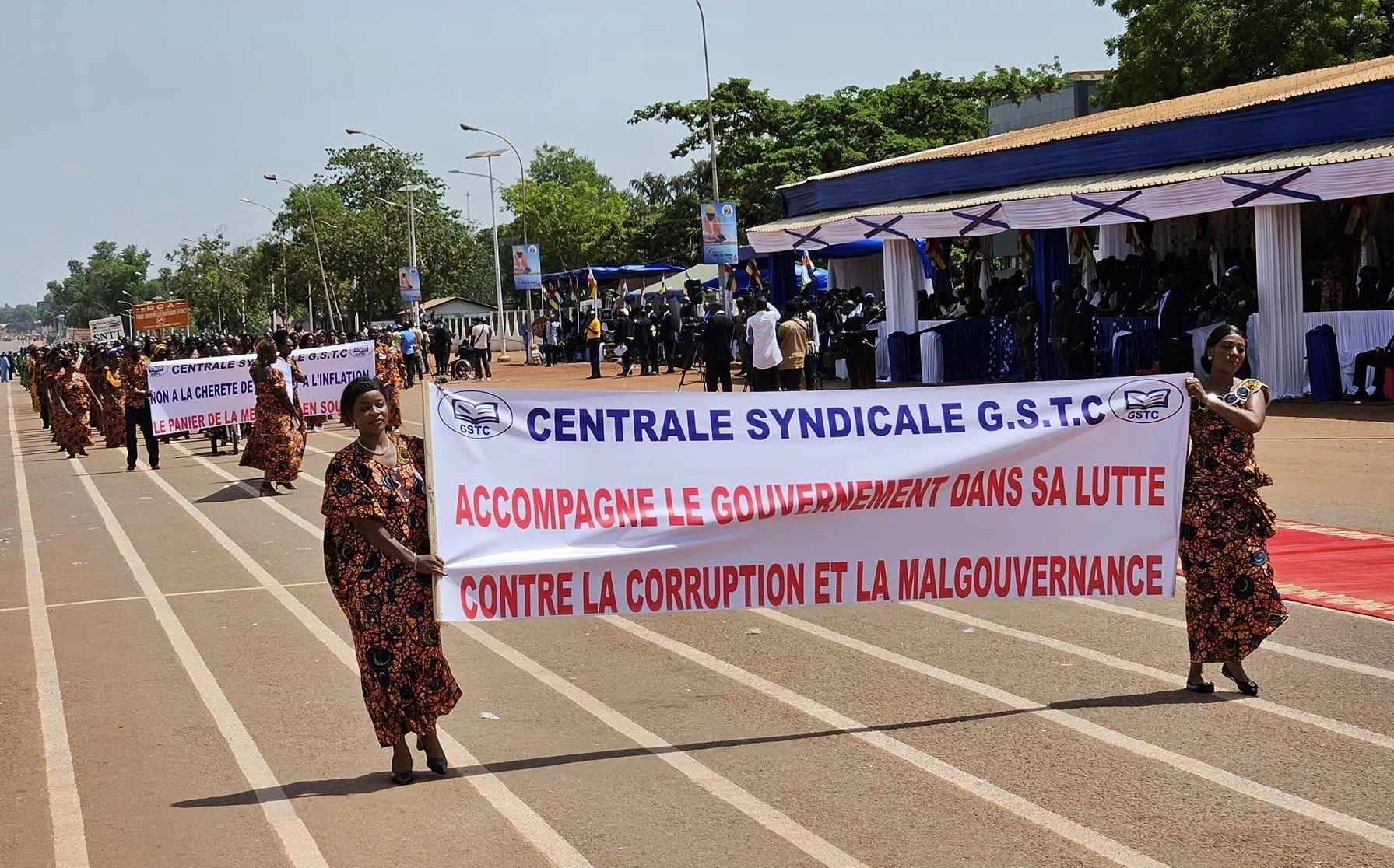 Fête du 1er Mai : des milliers de travailleurs ont défilé sur l’avenue des Martyrs à Bangui