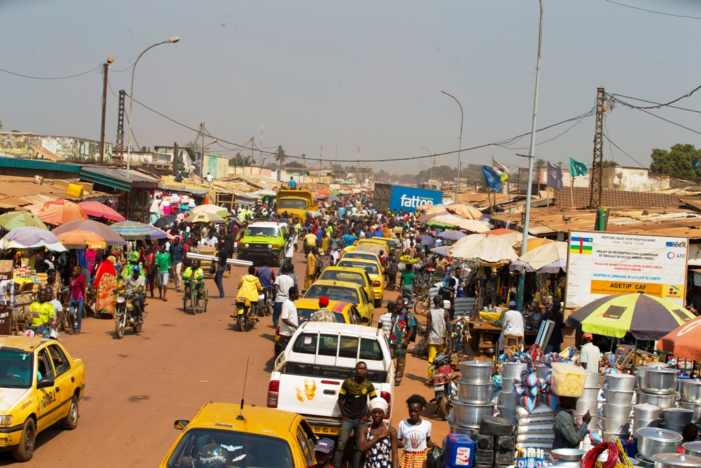 Bangui : les chaussées dégagées au marché du Km5 après une opération de la BIR