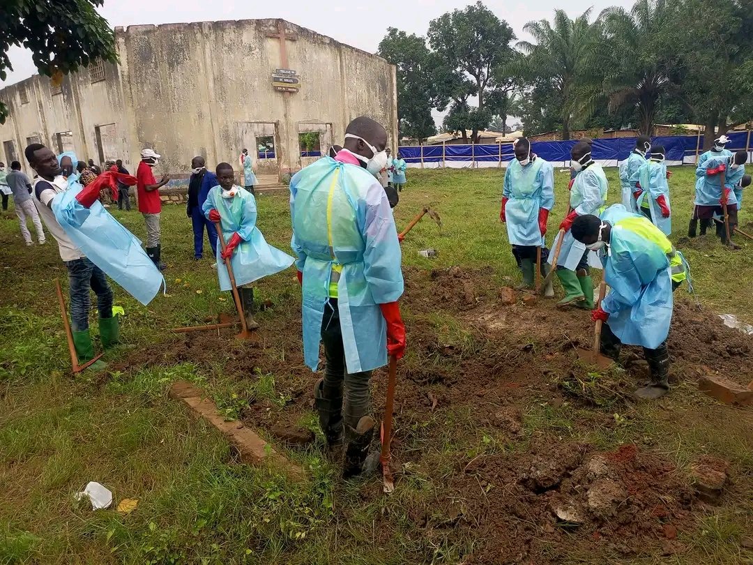 Pour leur mémoire : début d’exhumation des restes des corps enterrés dans l’enceinte de l’église Boulata à Bangui