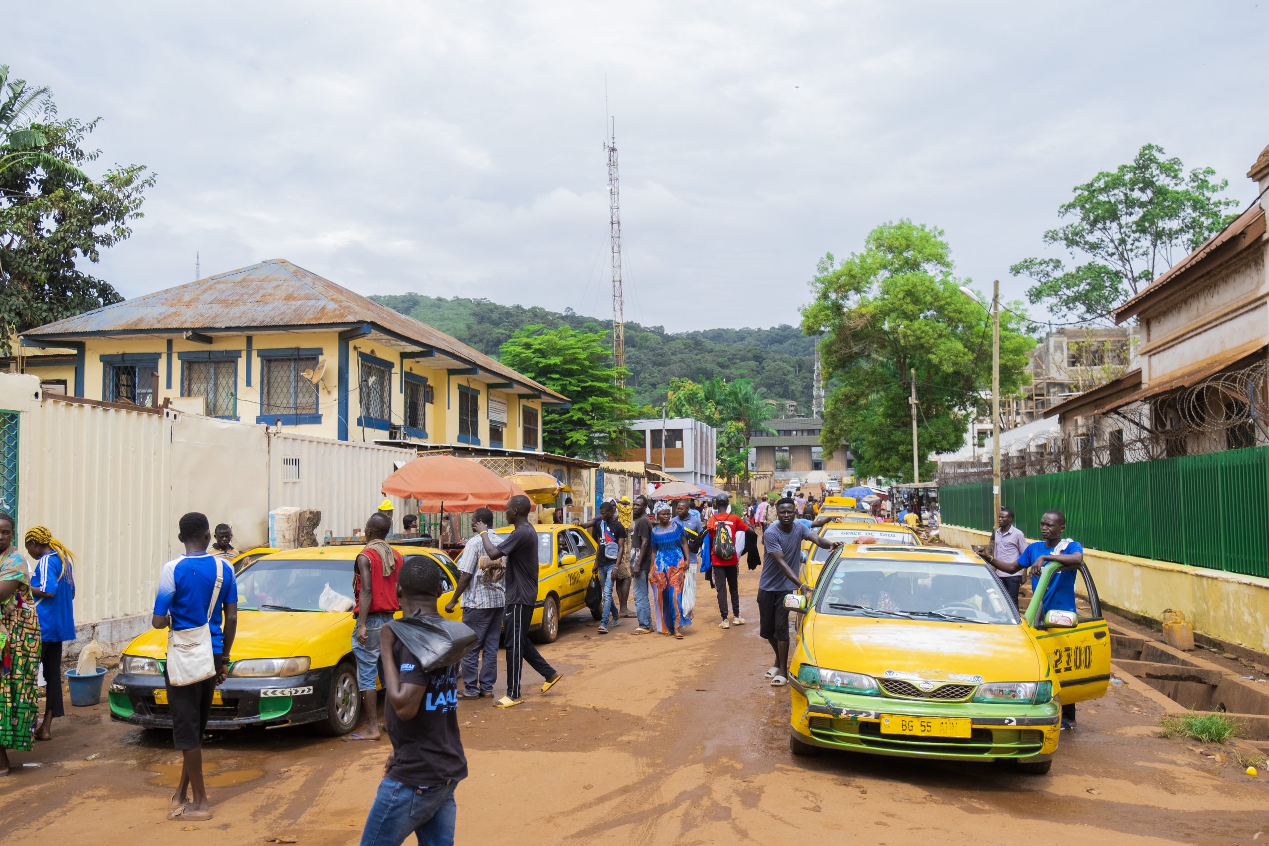 Transports : taxis et bus reprennent le trafic sur les artères de Bangui après une suspension