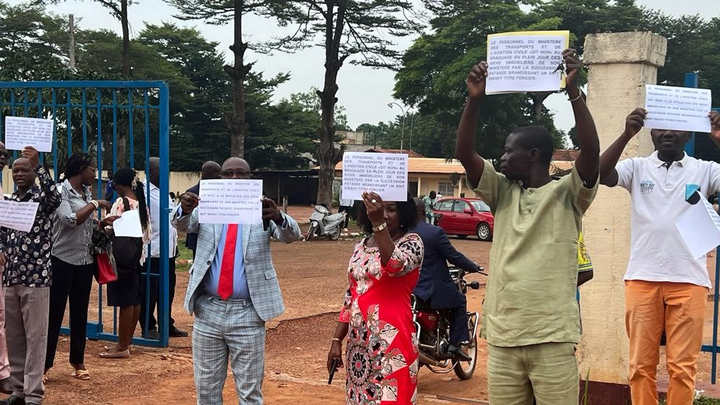 Centrafrique : des fonctionnaires des ministères des Transports et de la Fonction publique révoltés contre la succession Patassé