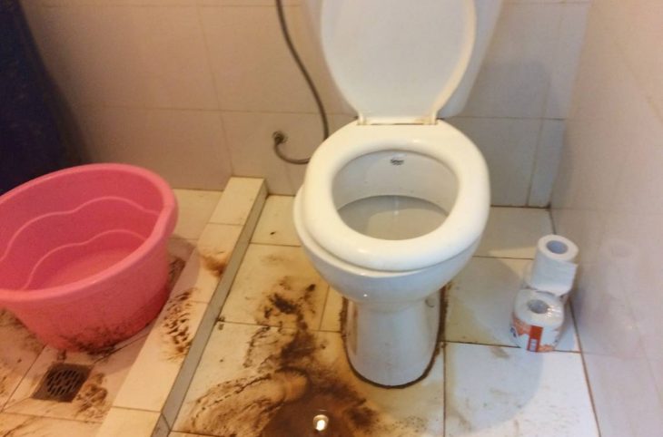 L'absence de toilette publique dans Bangui vu au village Linga